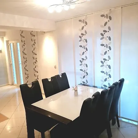 Dari Apartment *