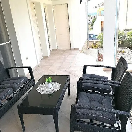 Apartment Dari *